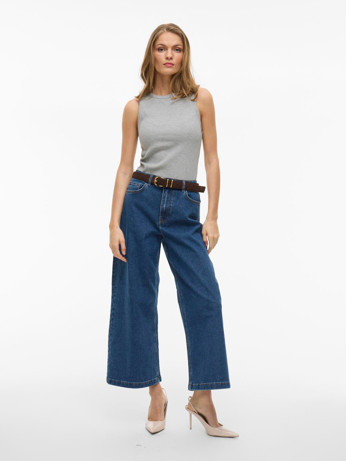 model_shot-front_full